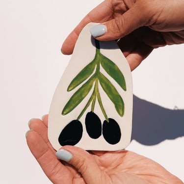 ceramic trinket dish. olives 02. ring or jewelry tray. glazed stoneware. 4 inch plate. 