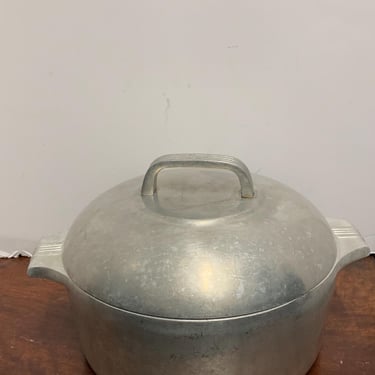 1940s Wangner Ware 4248 Sidney Pot 