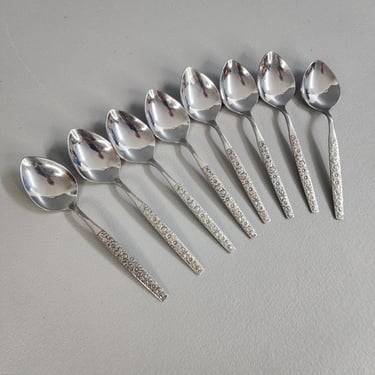 One Oneida Malibu WM A Rogers Stainless Oval Soup Spoon Multiples Available 