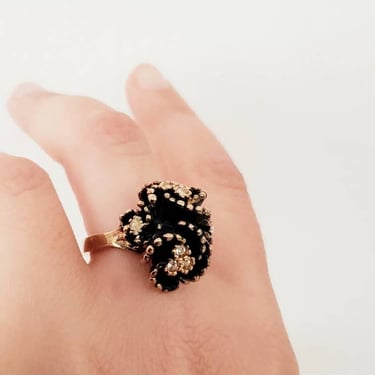 Vintage Black and Gold Ring Swirl Flower Spiral Costume Jewelry Chunky Statement Ring / Musette 