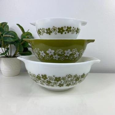 Vintage Pyrex Spring Blossom Nesting Cinderella Mixing Bowl Set of 3, 441, 442, & 443, Crazy Daisy Pyrex Vintage bowls, Retro Flower Power 