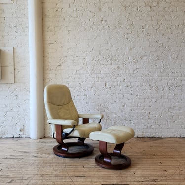 Ekornes Stressless Danish Leather Recliner Chair Crm / Wal