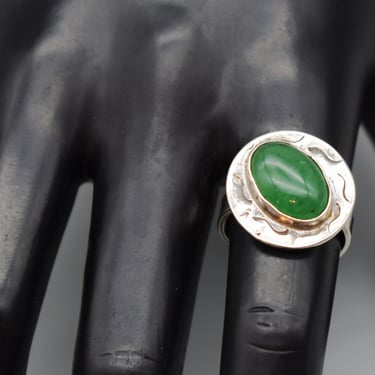 70's sterling green jade size 7.75 mystic hippie solitaire, round 925 silver tilted oval jadeite shield ring 