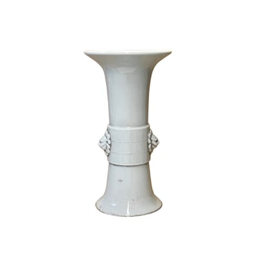 Chinese Off White Porcelain Handmade Relief Foo Dog Motif Vase ws2862E 