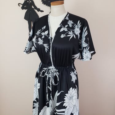 Vintage 1970's Black and White Maxi Dress / 70s Floral Leaf Print Dress M/L 