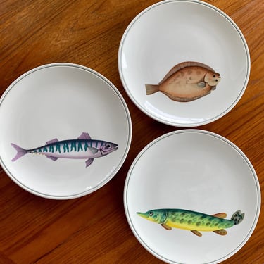 3 Atlantic Villeroy & Boch dinner plates / vintage fish seafood dinnerware made in Luxembourg / mackerel, pike and flounder 