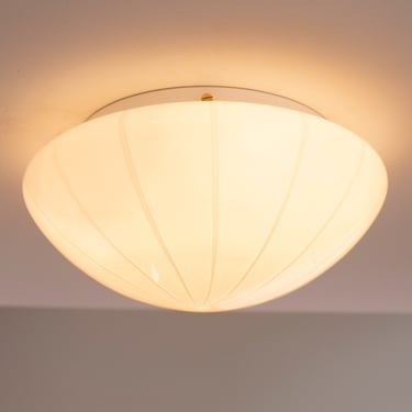 Large Ø37 cm ceiling lamp in 1980s milk-white Murano glass with tone-on-tone rays Made in Italy 