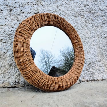 Vintage Rattan Wall Mirror / Boho Mirror/ Round Wicker Mirror/ Retro Wall Mirror / Mid Century Modern / Wall Decor / Home Made Mirror/ 70s 