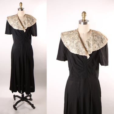 1940s Cream and Black Lace Wide Collar Short Sleeve Formal Dress by Eisenberg Originals -M 