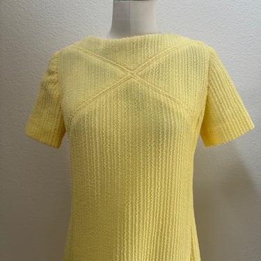 Vintage 60s AMAZING Mod Polyester Textured Butter Yellow Short Sleeve Dress Striped Abstract Print; 60s Mod Micro Mini Shift with Ribbed L 