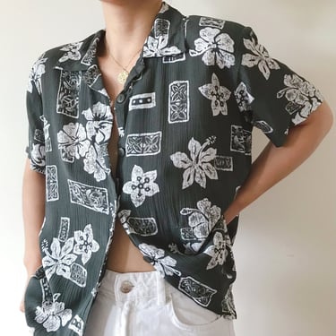 vintage blouse textured wrinkled floral blouse vintage shirt vintage top vacation tropical button down sage green white size S/M 