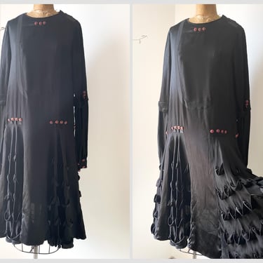 Elegant black silk 1920’s ‘30s cocktail dress / beautifully preserved antique silk flapper dress with incredible sweep 