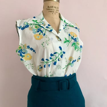 1970's Bellflower Bouquet Tuck-In Sleeveless Blouse in Large/XL 