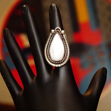 Vintage Navaho Sterling Silver Mother Of Pearl Teardrop Ring, Large Iridescent Shell Inlay, Woven Silver Setting, Native American, Size 5 US 