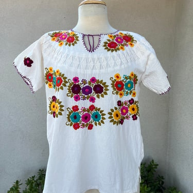 Vintage boho Mexican hand embroidered colorful floral top muslin cream cotton Sz Small 