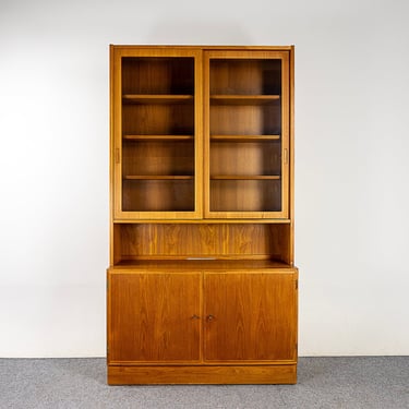 Danish Modern Teak Cabinet by Hundevad - (D995) 