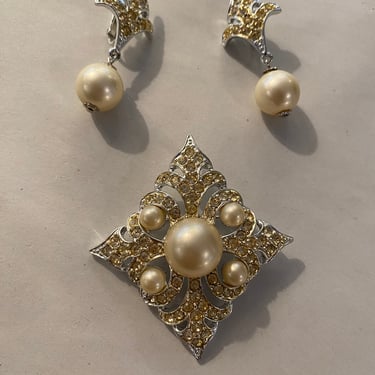 1960s jewelry set, brooch and earrings, bridal jewelry, rhinestones and pearls, clip on, pearl drops, pearl brooch, wedding jewelry, classic 