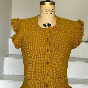 1940s Vintage Saffron Seed Stitch Knit Short Sleeve Sweater Vest Updated Glass Buttons 