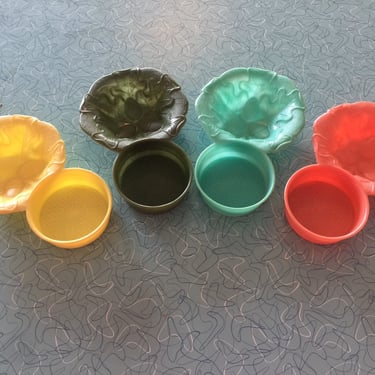Vintage 1960s Set of 4 Plastic Nut Bowls 