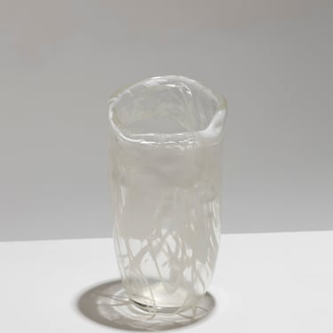 VASE DE FORME LIBRE EN VERRE LATTIMO, 1960s