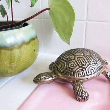 Vintage Gold Brass Turtle Ring Jewelry Holder - 1970s Hollywood Regency Lidded Carved Small Turtle Figurine - Quirky Gift For Friend 