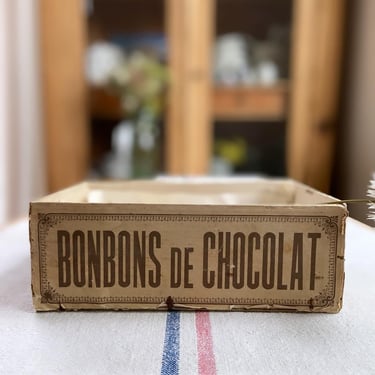 Beautiful vintage French cardboard Bobbins De Chocolat box 