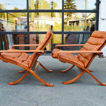 Striking Pair of Ingmar Relling for Westnofa Teak & Leather Flex Safari Chairs