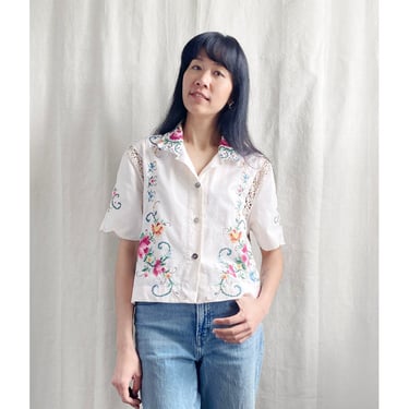 Tablecloth Boxy Shirt - vintage 80s Floral applique cutout crochet lace hand stitch tablecloth women's cropped top short sleeved blouse sz L 