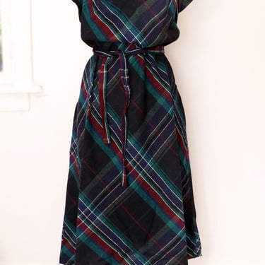 Tartan Plaid Wool Dress & Belt Celtic Scottish Irish A line Shirt dress 1960's, 1970's Vintage Black Plaid Fabric 