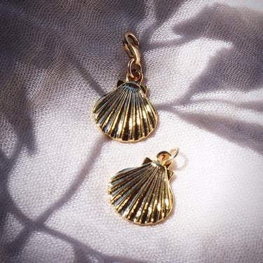 Gold Scallop Shell Charm 