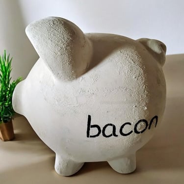 Upcycled home decor piggy Bank Farmhouse piggy bank decoration Eco-conscious handmade piggy bank Vintage-style piggy bank Ceramic Piggy Bank 