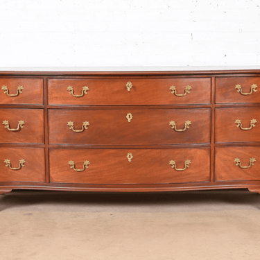 Kindel Furniture Georgian Mahogany Serpentine Front Nine-Drawer Dresser, Newly Refinished