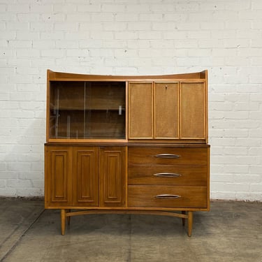 Broyhill Premier “Sculptra” Hutch 