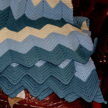 vintage afghan blue and ivory chevron pattern 