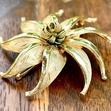 Vintage Kramer Flower Brooch Gold Tone Star Swirl Scarf Pin Retro Jewelry Floral 