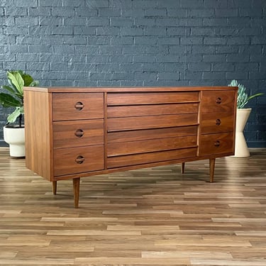 Mid-Century Modern Walnut 9-Drawer Dresser by Bassett, c.1960’s 