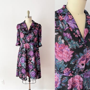 SIZE S-M Vintage 1970s Dark Floral Shirt Dress - Purple Tapestry Look Floral 70s Half Sleeve - Petite Spring Summer 