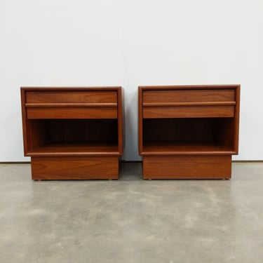 Pair of Vintage Mid Century Modern Teak Nightstands by Inter-Continental-Design 