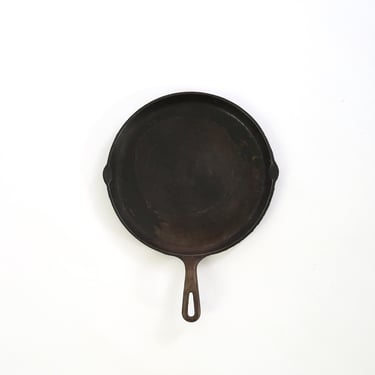 Vintage Griswold cast iron skillet griddle #109 