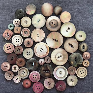 Buttons pearl smoke L49 varied size and shape 