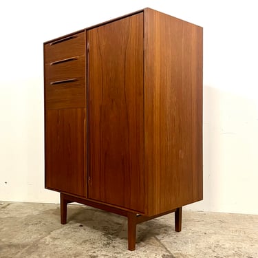 Vintage 1960s Danish Modern Mid Century Modern Teak Tall Dresser by Fredericia Denmark 
