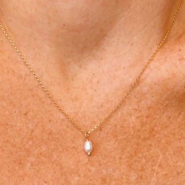 Tiny pearl necklace