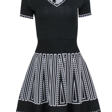 Carolina Herrera - Black Knit w/ White Texture Detail Dress Sz S