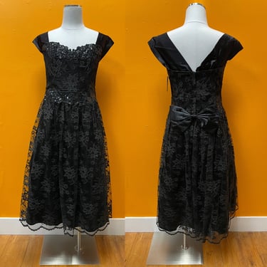 1980s Black Lace Dress w Sequin Appliqué and Satin Bow by Scott McClintock USA XL | Vintage, Goth, Gothic Pride, Prom, Formal, Dark Queen 