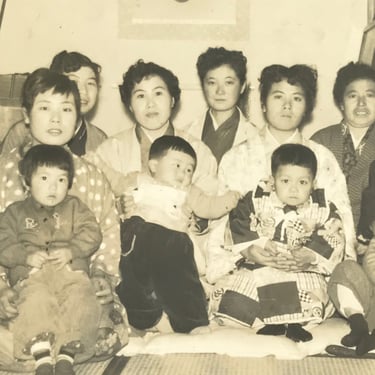 Japanese Family Photograph Vtg Children Kimono New Years Day Black White PH180