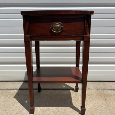 Antique Mahogany Wood Finish Nightstand Drexel Furniture Bedside Table Hepplewhite Sheraton Style Storage Chest Shabby Chic Country Bedroom 