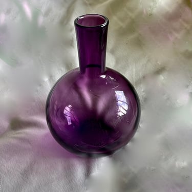 A Tall Vintage Hand blown Mid Century Murano Italy Purple Glass Vase 