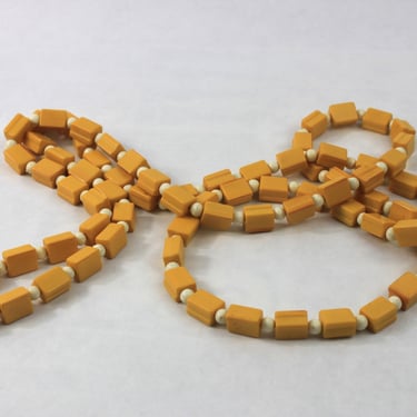Vintage Bakelite Beaded Necklace Creme Corn Yellow Opera Length 