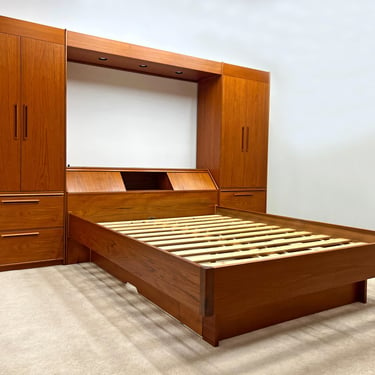 Danish Modern teak queen floating platform bed dresser wardrobe nighstand storage Westnofa mid century XLNT 