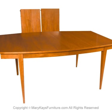 Young Manufacturing Mid Century Extending Walnut Dining Table 